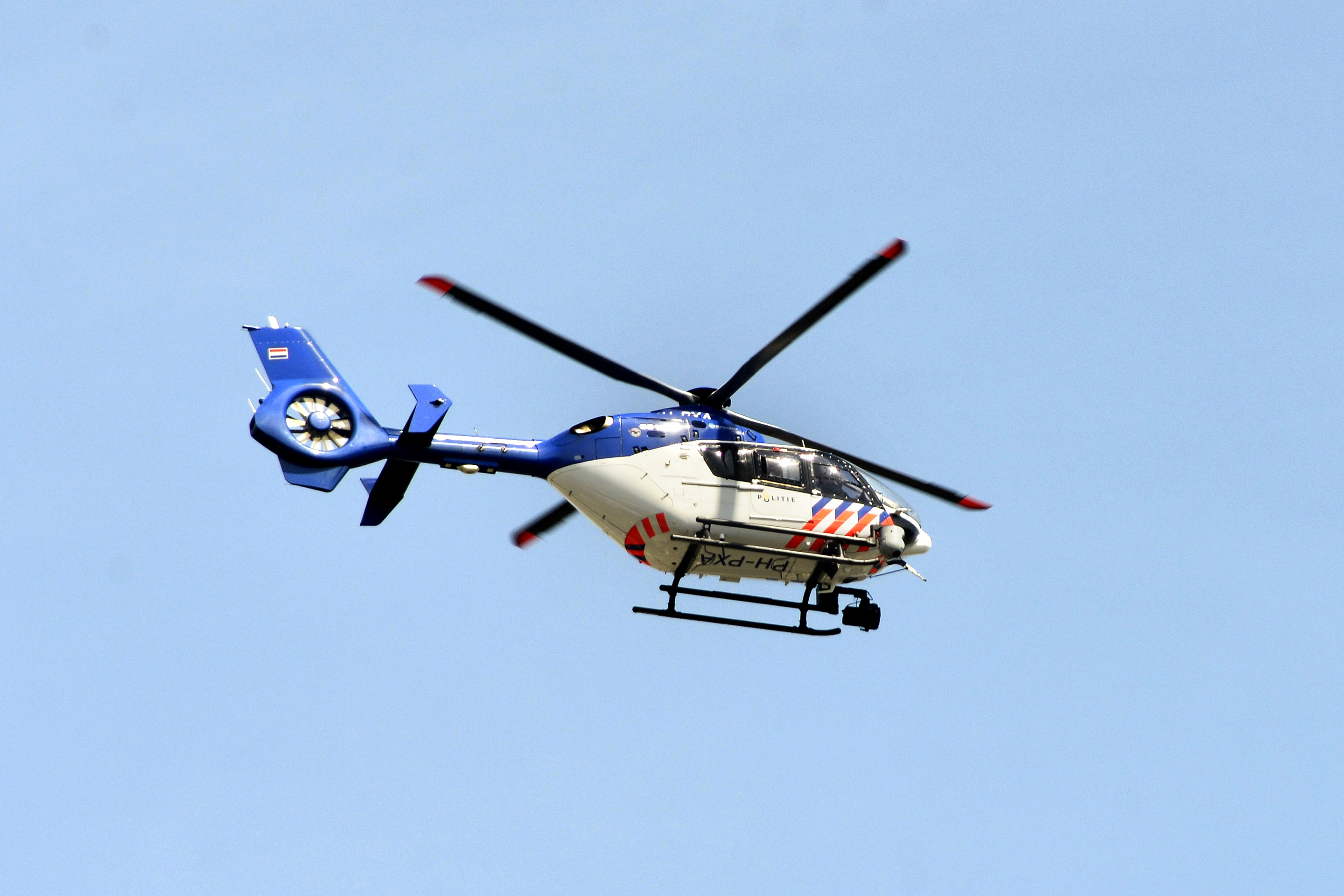 studio dumbar politie helicopter striping merk identiteit, police brand identity - striping